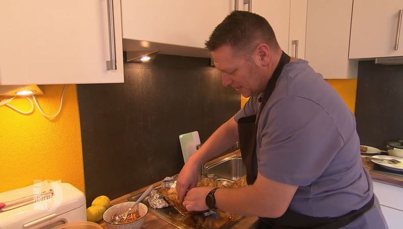 Hoffentlich läuft Schorschs Dinner-Abend besser als das Probekochen.