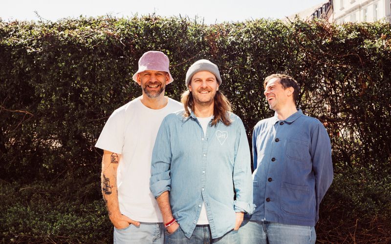 Die Sportfreunde Stiller (von links: Florian Weber, Peter Brugger und Rüdiger Linhof) feiern 30-Jahre-Bandjubiläum.
