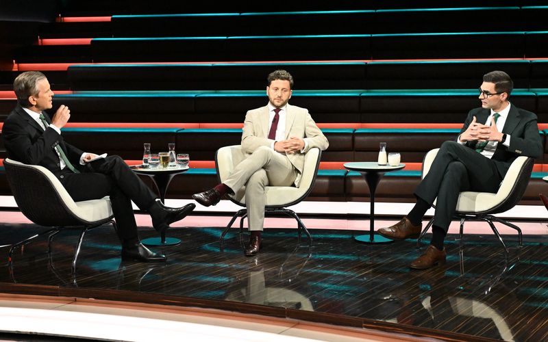 Bei "Markus Lanz" waren sich Felix Banaszak (M.) und Sepp Müller uneinig, als es um das neue Heizungsgesetz sowie die bisherige Leistung der Bundesregierung ging.