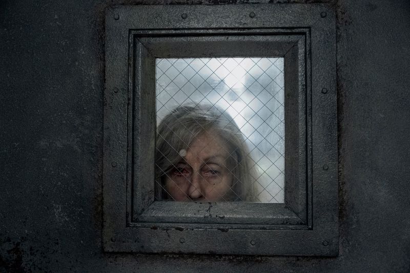 Die ersten beiden Staffeln gerieten zu Horror-Geheimtipps. Am 1. Juni geht die Grusel-Anthologie "The Terror" mit dem Untertitel "Devil in Silver" bei MagentaTV in Runde drei. Handlungsort dieses Mal ist die psychiatrische Klinik New Hyde. Dort landet Möbelpacker Pepper (Dan Stevens) nach einer Verkettung von unglücklichen Zufällen ...