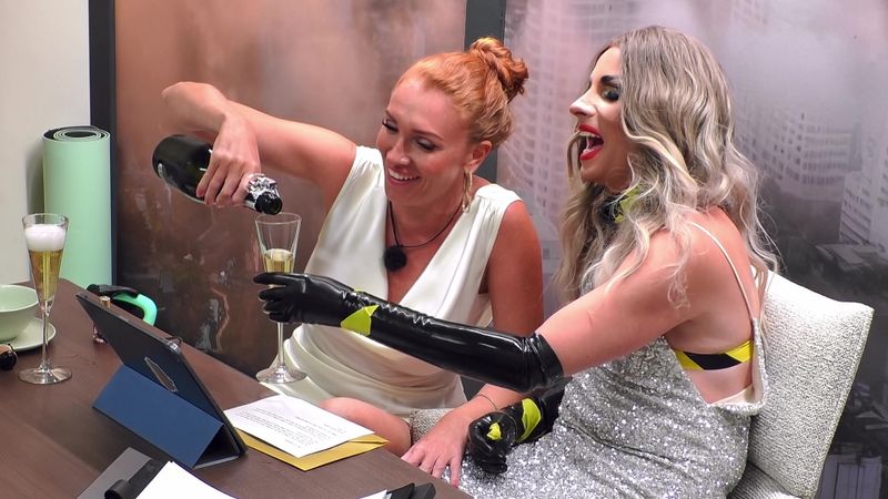 Ein Prosit auf den Rauswurf? Bei "Kampf der RealityAllstars" (RTLZWEI) machen Georgina Fleuer und Gino Bormann das Beste aus der Krux: Eine(r) von beiden wird die Sala verlassen müssen. 