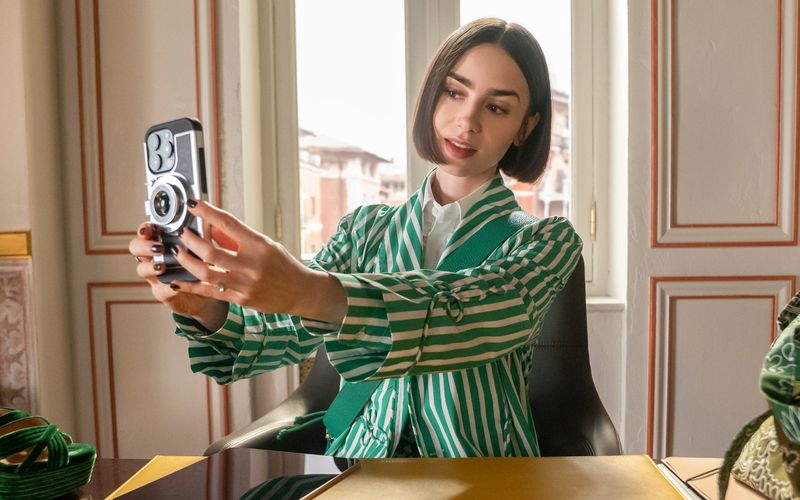 Für eine letzte Staffel kehrt Lily Collins zum Netflix-Erfolg "Emily in Paris" zurück.