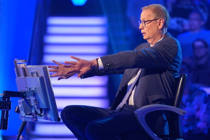 "Die verarschen uns doch." Günther Jauch hatte bei "Wer wird Millionär - Das große Zocker-Special" (RTL) Zweifel am Sachverstand der Fragen-Redaktion.