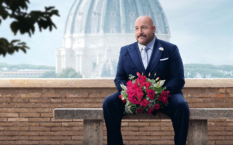 Kevin James begibt sich in "Solo Mio" (Bild: Ausschnitt Kinoplakat) auf eine Ein-Mann-Hochzeitsreise, bleibt aber doch nicht lange alleine.
