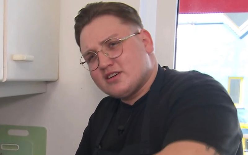 Halbsizilianer Aron (25) eröffnet die Karlsruher Runde mit einer extragroßen "Portion Amore".
