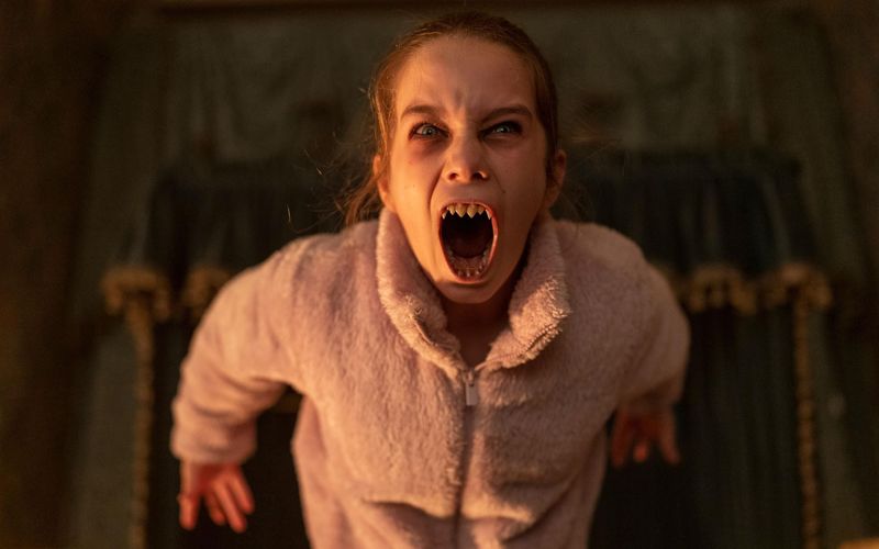 Dieses Mädchen entführen zu wollen, ist eine schlechte Idee: Alisha Weir verkörpert im Horrorfilm "Abigail" die Titelfigur.
