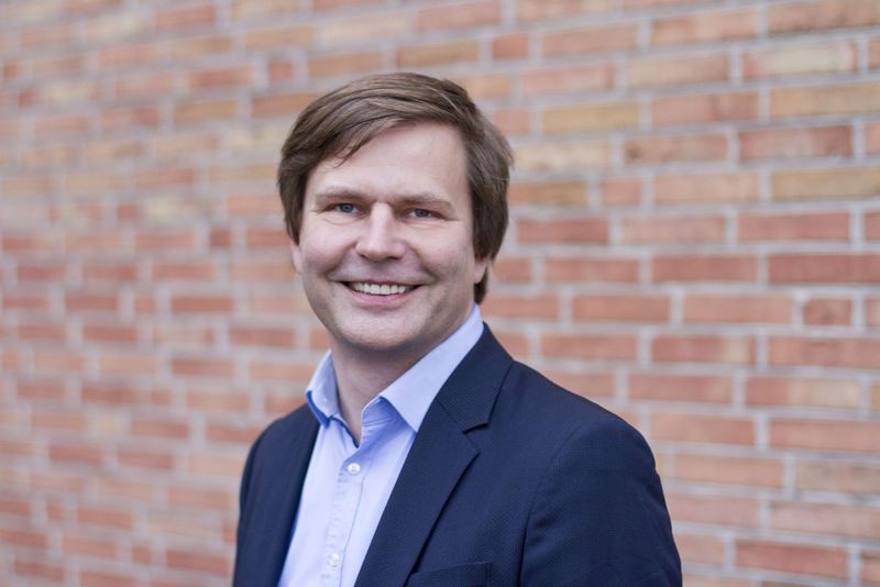 "Wer jetzt zu langsam ist, dem bleibt nur die Nische": Michael Schmid ist der Leiter des Bereichs Media & Entertainment bei Accenture. Im Interview spricht er über die neuen Herausforderungen auf dem Medienmarkt.