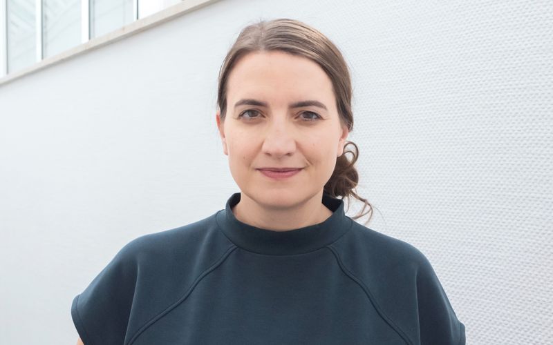 Mareike Aden ist seit 1. Januar 2025 Korrespondentin im ARD Studio London. Für die "Weltspiegel Doku: Großbritannien: Die Brexit-Erben - Jetzt reicht's!" hat sie unter anderem eine Punkband auf ihrer ersten Europa-Tournee begleitet.