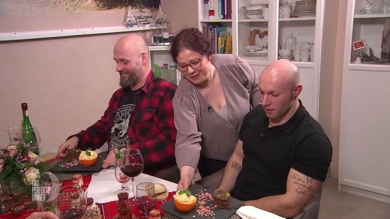 Torte und Eis - darauf freuen sich Kei (links) und Alex.
