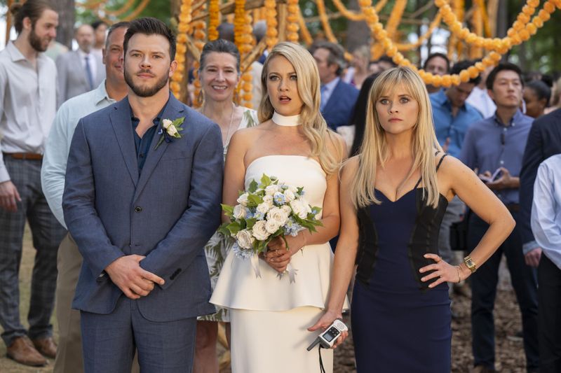 Margot (Reese Witherspoon, rechts) will ihre jüngere Schwester Neve (Meredith Hagner, zweite von rechts) unter die Haube bringen. Doch es läuft so ziemlich alles schief... 