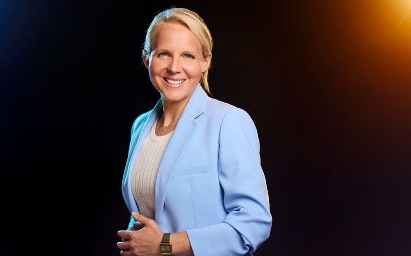 Friederike "Fritzy" Kromp gilt als eine der am besten ausgebildeten Fußballtrainerinnen Deutschlands. Ab Donnerstag, 11. Juni, bildet die 41-Jährige mit Christoph Kramer und Per Mertesacker wieder das ebenso launige wie bewährte Fußball-Expertentrio im ZDF.