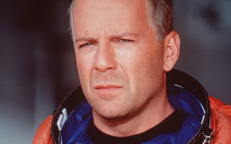 "Yippie-Ya-Yay, Schweinebacke" - dieser Spruch und die Figur sind Kult. Fünfmal schlüpfte Bruce Willis in die Rolle des Polizisten John McClane. Doch in seiner langen Karriere, die 2022 durch eine Aphasie-Erkrankung ein jähes Ende fand, begeisterte er auch in vielen anderen Filmklassikern - wie in etwa in "Armageddon" (Donnerstag, 4. Juni, 20.15 Uhr, RTLZWEI) ...