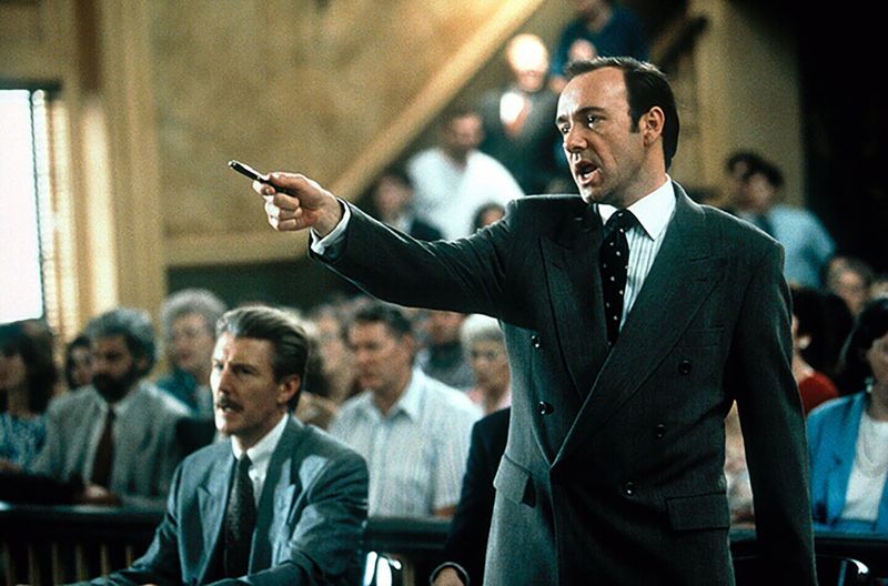 Staatsanwalt Rufus Buckley (Kevin Spacey) interpretiert Gerechtigkeit auf ganz subjektive Weise. Er will den Fall gewinnen, um sich zu profilieren.