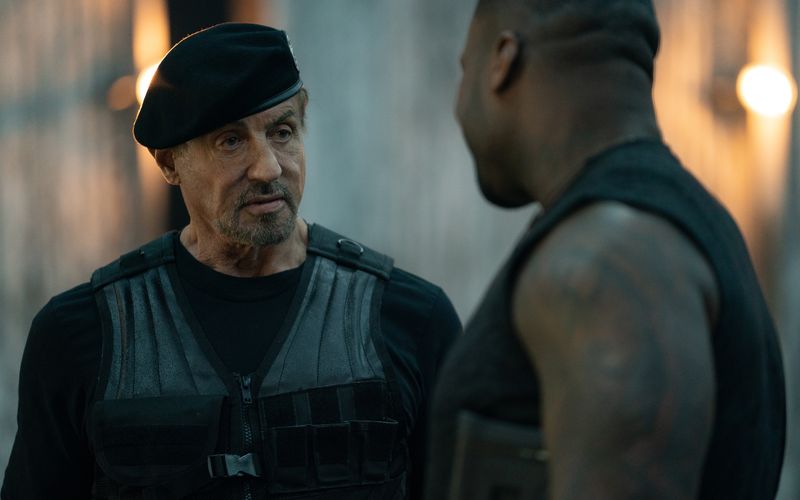 Gewiss: Keanu Reeves, Vin Diesel und Dwayne "The Rock" Johnson prägen das aktuelle Action-Kino. Und dennoch müssen immer wieder die alten Haudegen des Genres ran - wie etwa Sylvester Stallone und Dolph Lundgren in "The Expendables 4" (Free-TV-Premiere am Sonntag, 7. Juni, 20.15 Uhr, RTL). Aus diesem Anlass gibt die Galerie einen Überblick über die rüstigen Action-Rentner in Hollywood ...