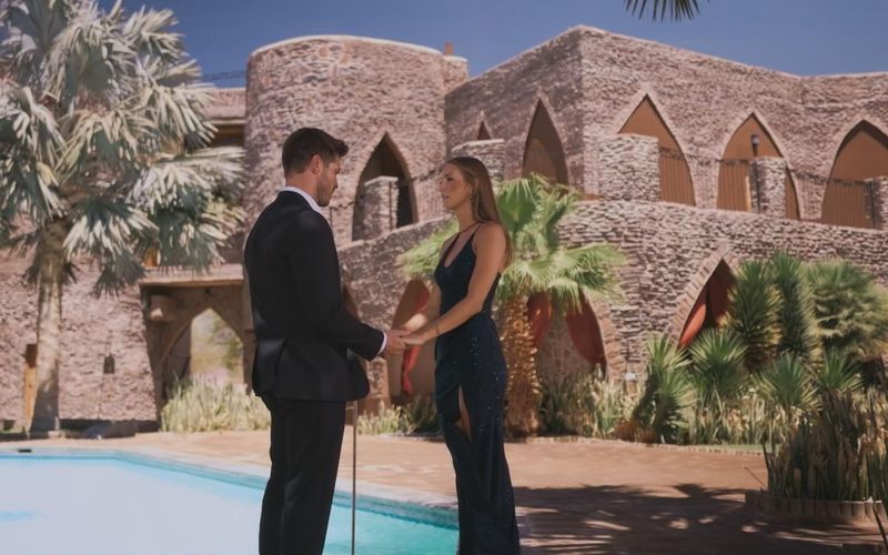 "Möchtest du diese allerletzte Rose annehmen?" Viele Male bildete der Satz den romantischen Abschluss einer "Bachelor"-Staffel. Doch nur selten wurde es etwas mit der ewigen Liebe. Ein Grund mehr für eine Bilanz zum Start der linearen Ausstrahlung der neuen "Bachelors"-Staffel (ab Mittwoch, 10. Juni, immer mittwochs und donnerstags um 20.15 Uhr bei RTL): Wer waren die Traumpaare der RTL-Datingshow? Mit wem sind die Beteiligten heute liiert?