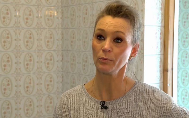 Hofdame Katharina überrascht mit einer Putzaktion.