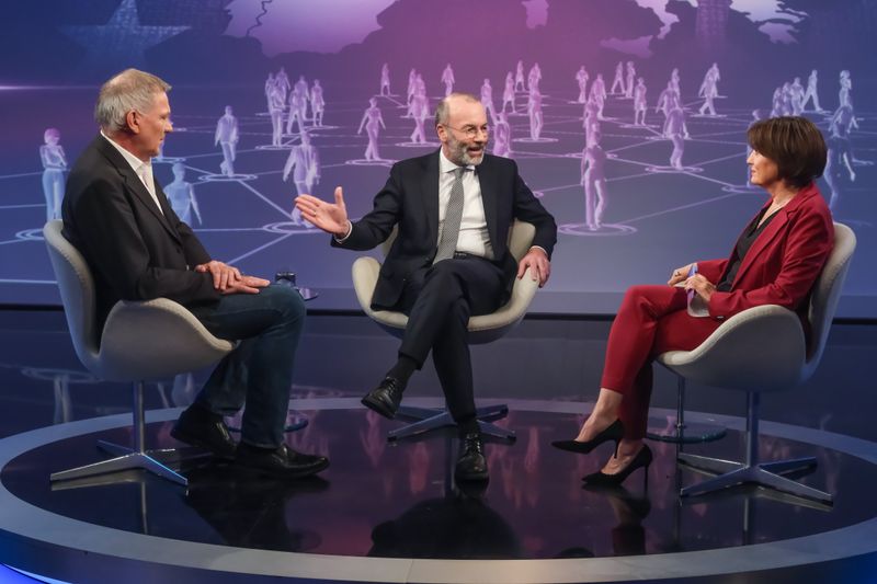 Als es um die Asylpolitik ging, brach eine hitzige Diskussion zwischen Jan van Aken (links) und Manfred Weber aus.