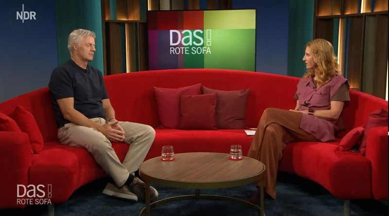 In der NDR-Sendung "Das! Rote Sofa" hat Kommentator Tom Bartels erzählt, wie er den Sieg der deutschen Nationalmannschaft 2014 erlebt hat. 