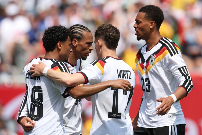 Wenn die deutsche Nationalmannschaft - wie hier beim jüngsten 2:1-Sieg gegen die USA - bei der EM etwas zu jubeln hat, dann sind ARD und ZDF live dabei. Bei vielen anderen WM-Spielen schauen TV-Zuschauer aber in die Röhre.