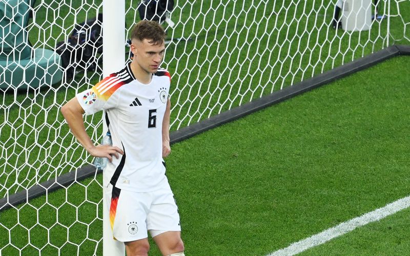 Frust im Nationaltrikot: Bei der Heimweh-EM 2024 schieden Joshua Kimmich und die deutsche Mannschaft im Viertelfinale dramatisch gegen Spanien aus - auch wegen "Cucurellas Arm".