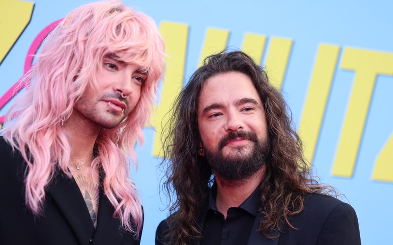 In ihrem Podcast "Kaulitz Hills" sprechen Bill (links) und Tom Kaulitz offen darüber, dass sie sich unter anderen Promis oft fehl am Platz fühlen.